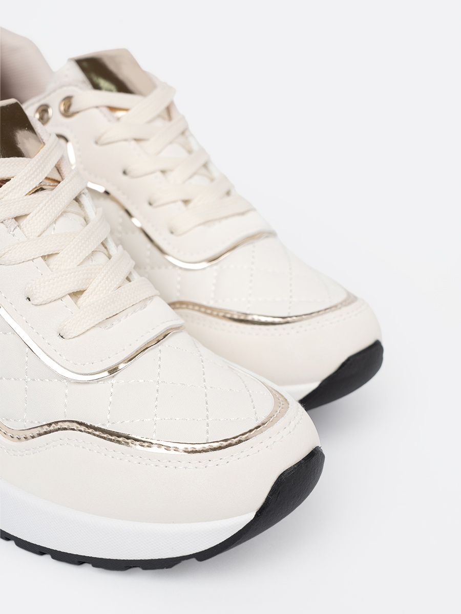 Sneakersi bej cu accente aurii strălucitoare