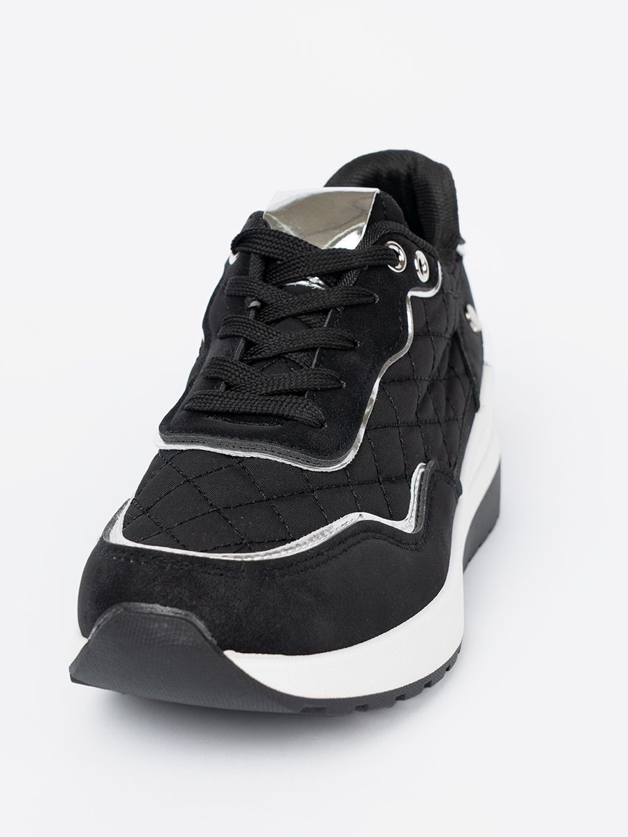 Sneakersi negri cu toc