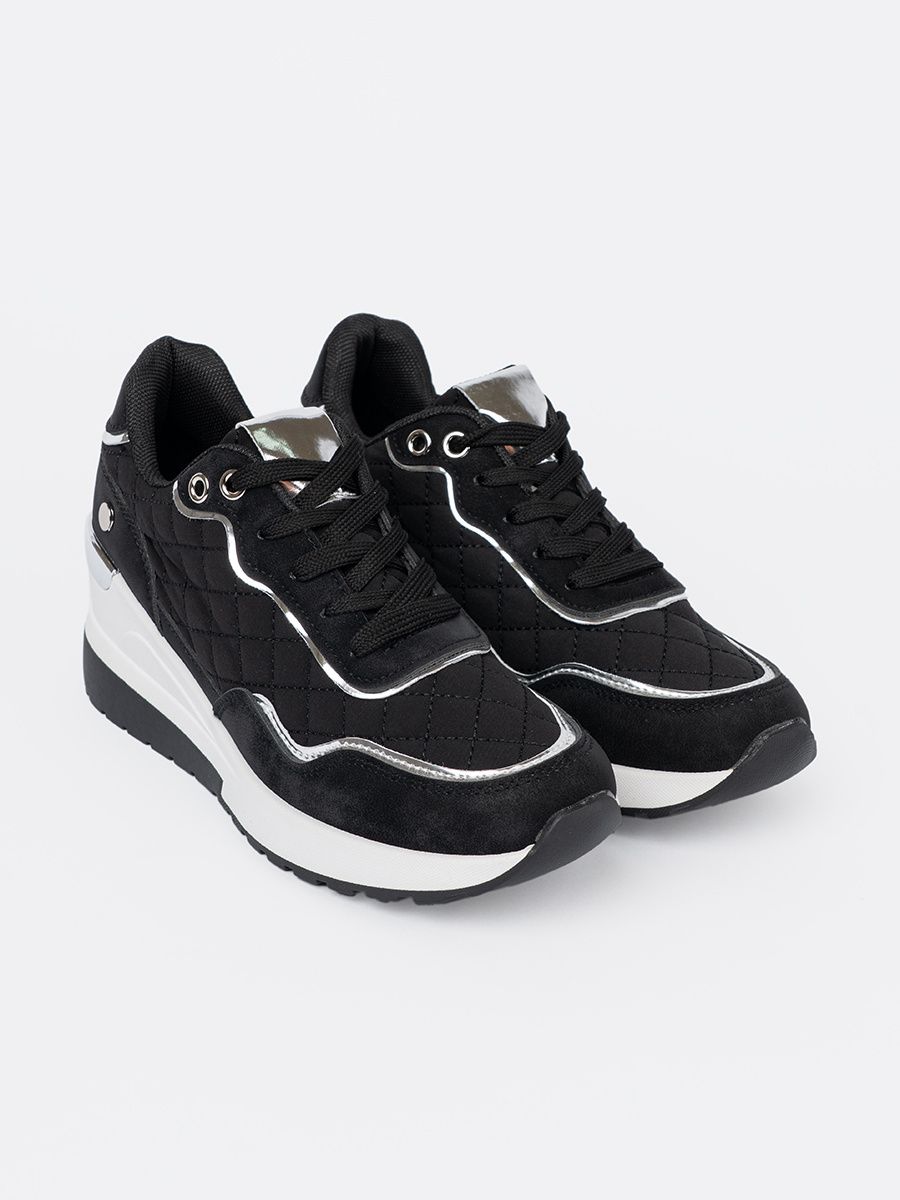 Sneakersi negri cu toc