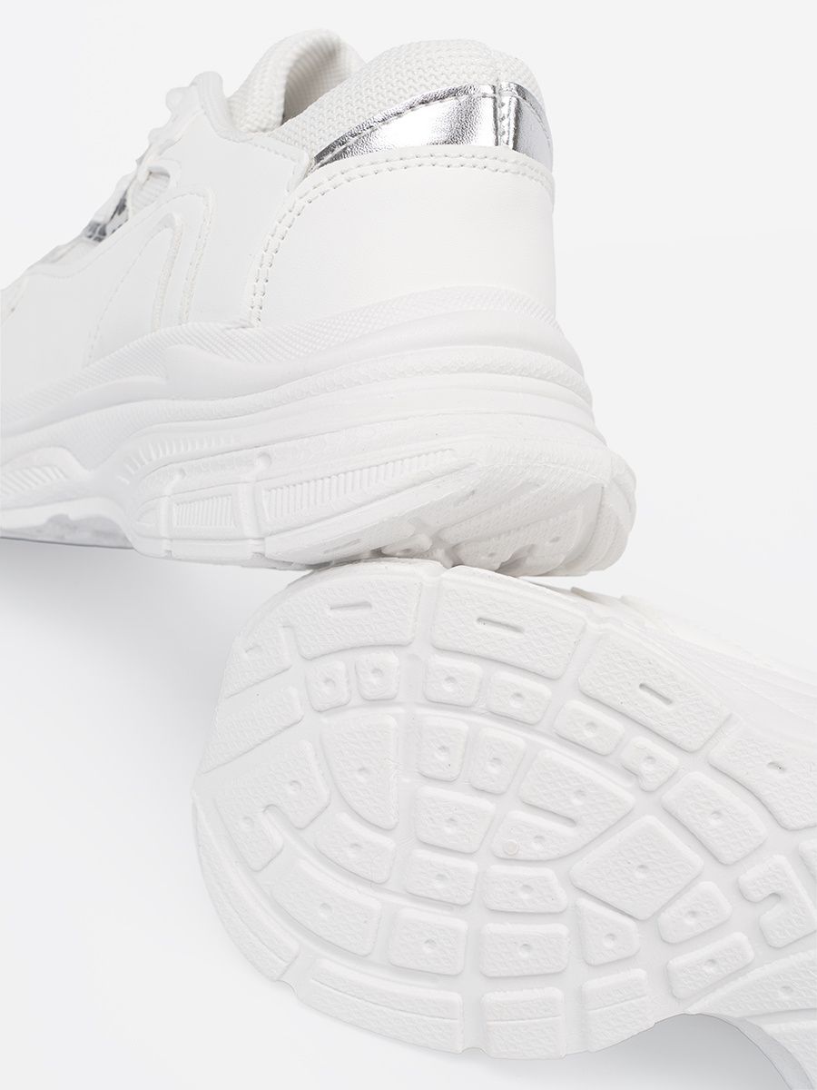 Pantofi sport albi cu accent decorativ