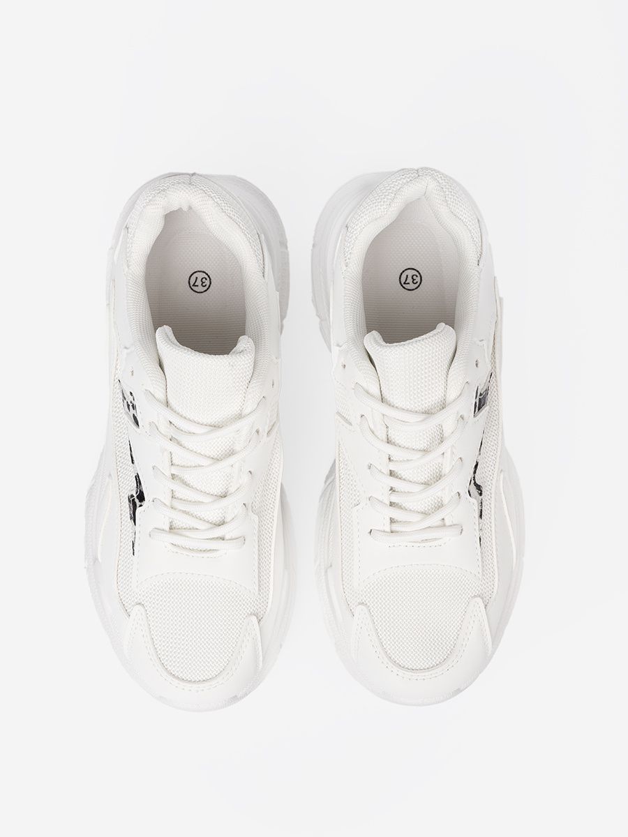 Pantofi sport albi cu accent decorativ