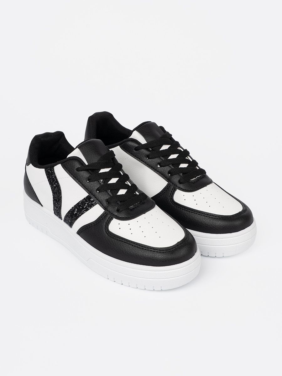 Sneakersi stilati alb-negru cu detalii strălucitoare