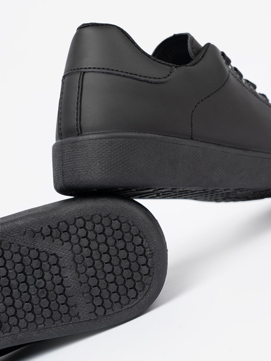 Sneakers negri cu finisaj mat