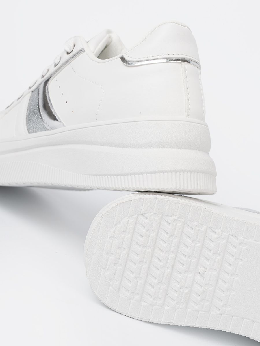 Sneakersi albi cu accent metalic argintiu