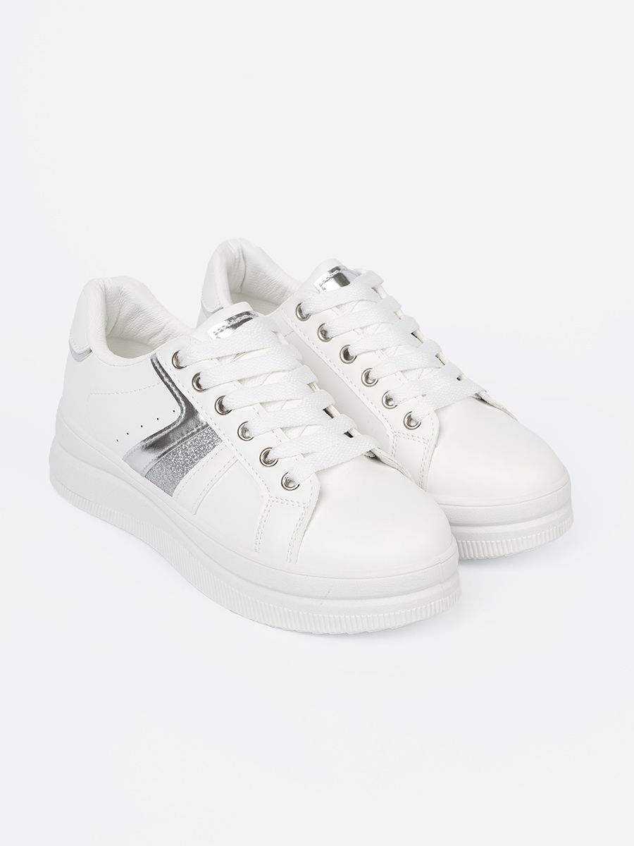 Sneakersi albi cu accent metalic argintiu