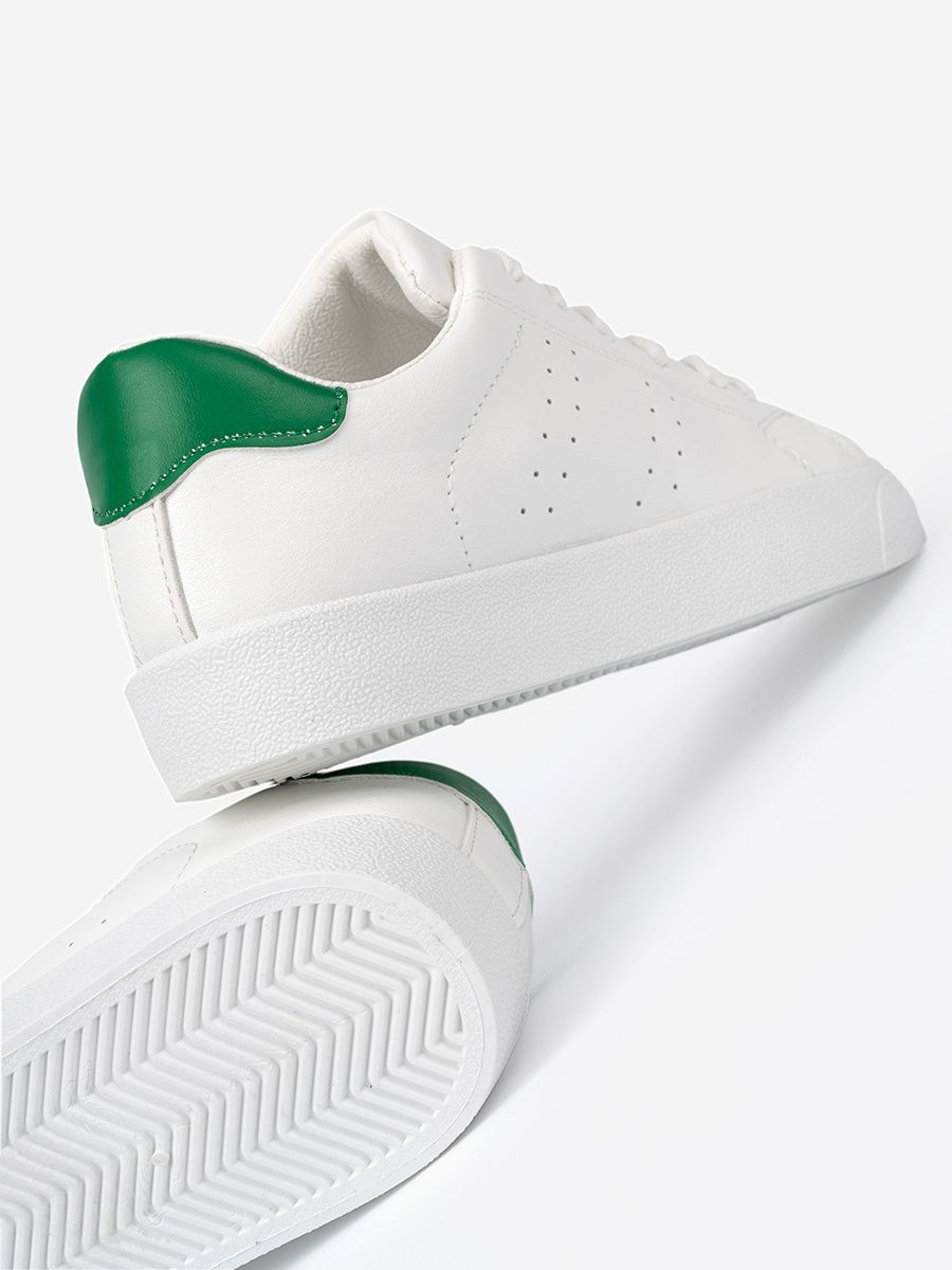 Sneakersi clasici albi cu accent verde