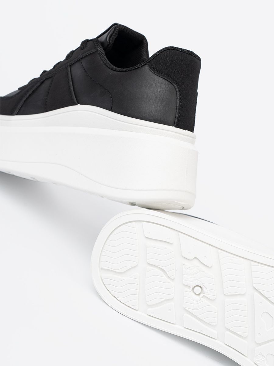 Sneakersi clasici negri cu talpă groasă