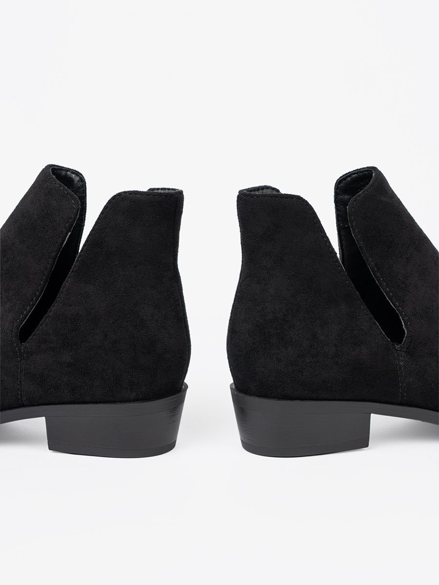 Botine negre cu decupaje