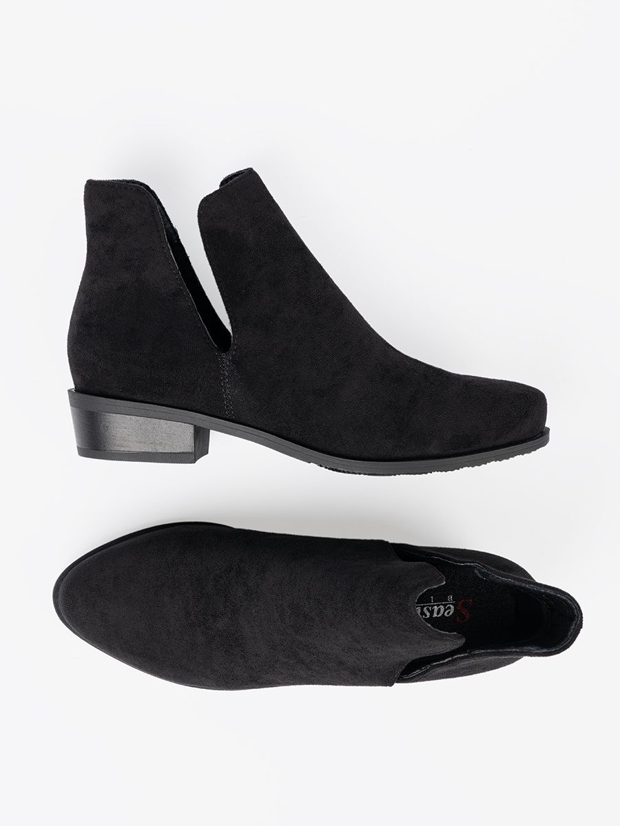 Botine negre cu decupaje
