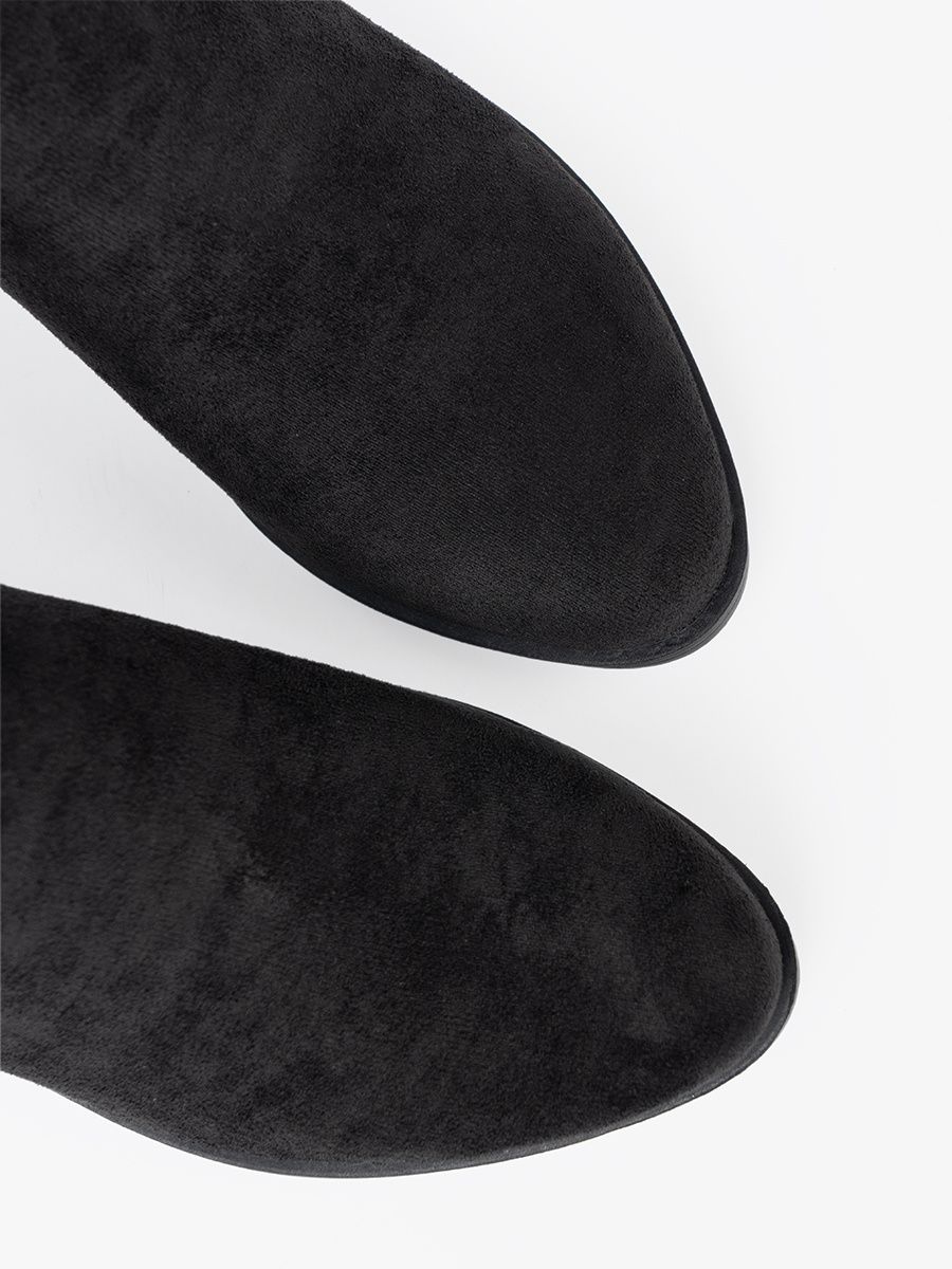 Botine negre cu decupaje