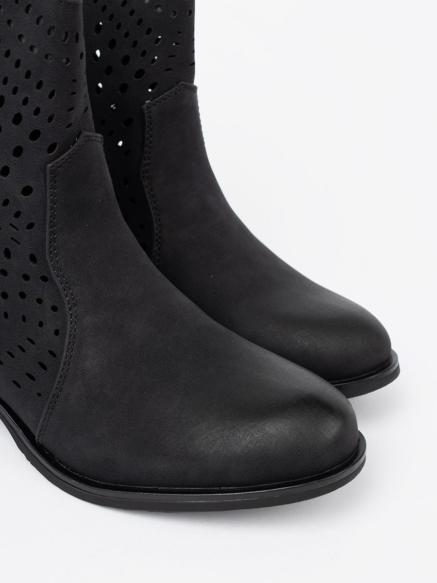 Botine negre cu model perforat