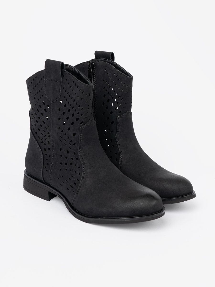 Botine negre cu model perforat