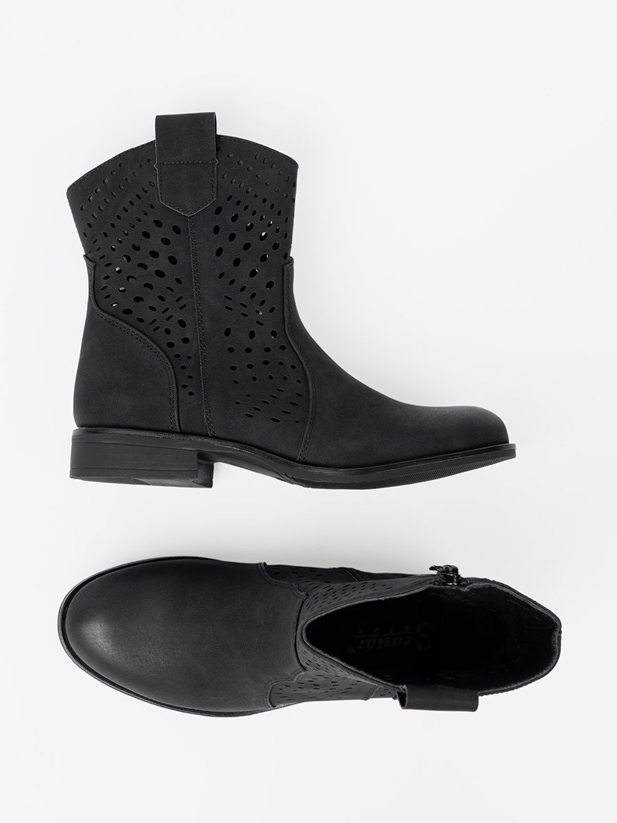 Botine negre cu model perforat