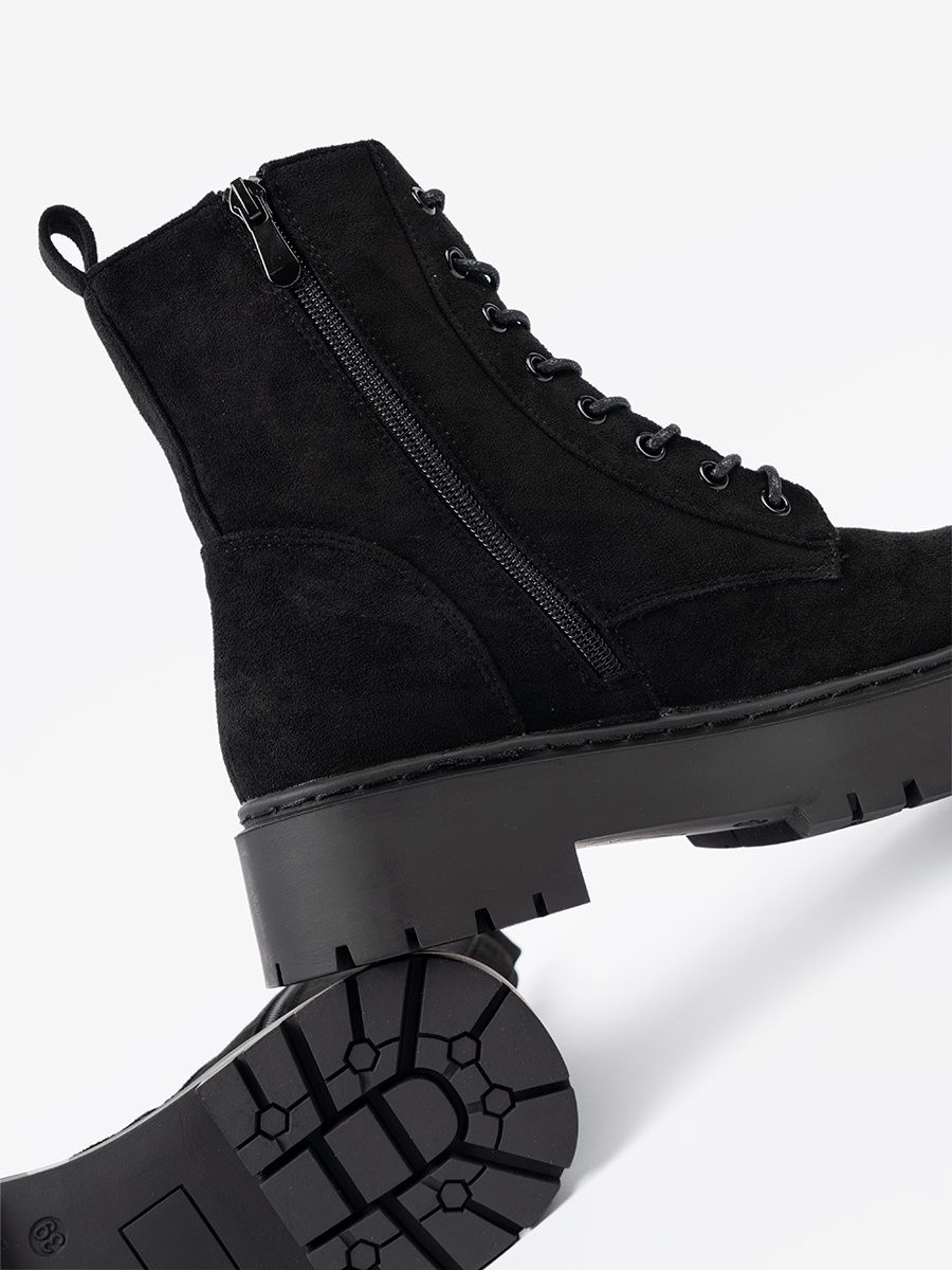 Botine negre cu aspect de velur