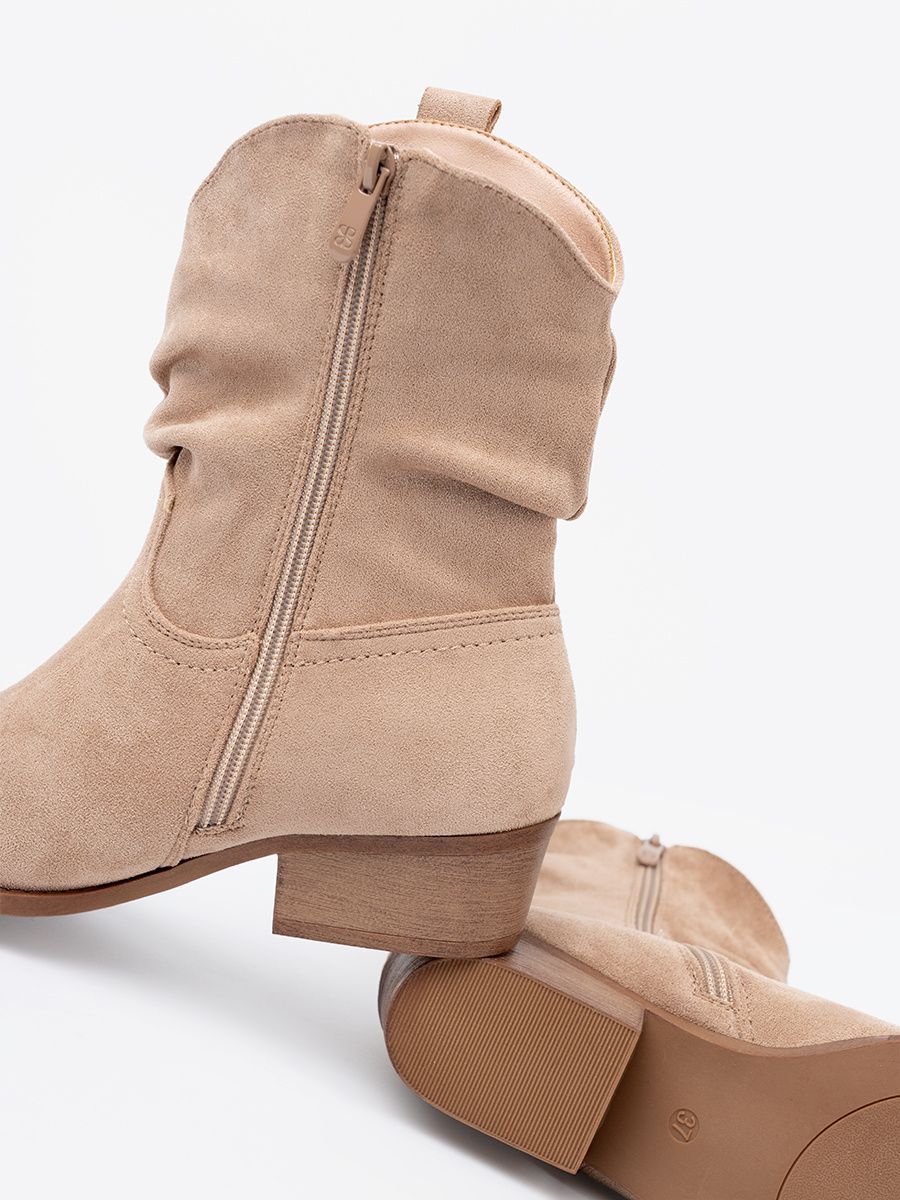 Botine bej cu croi clasic