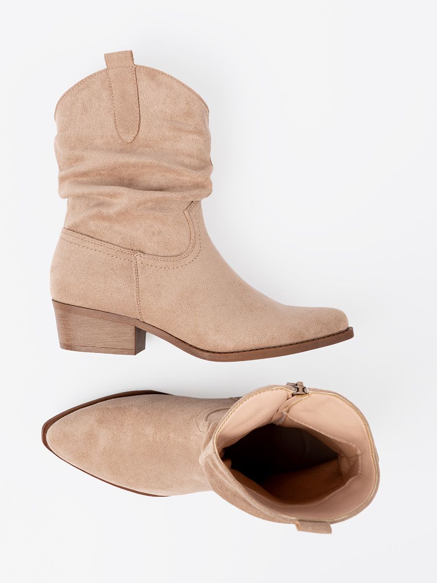 Botine bej cu croi clasic