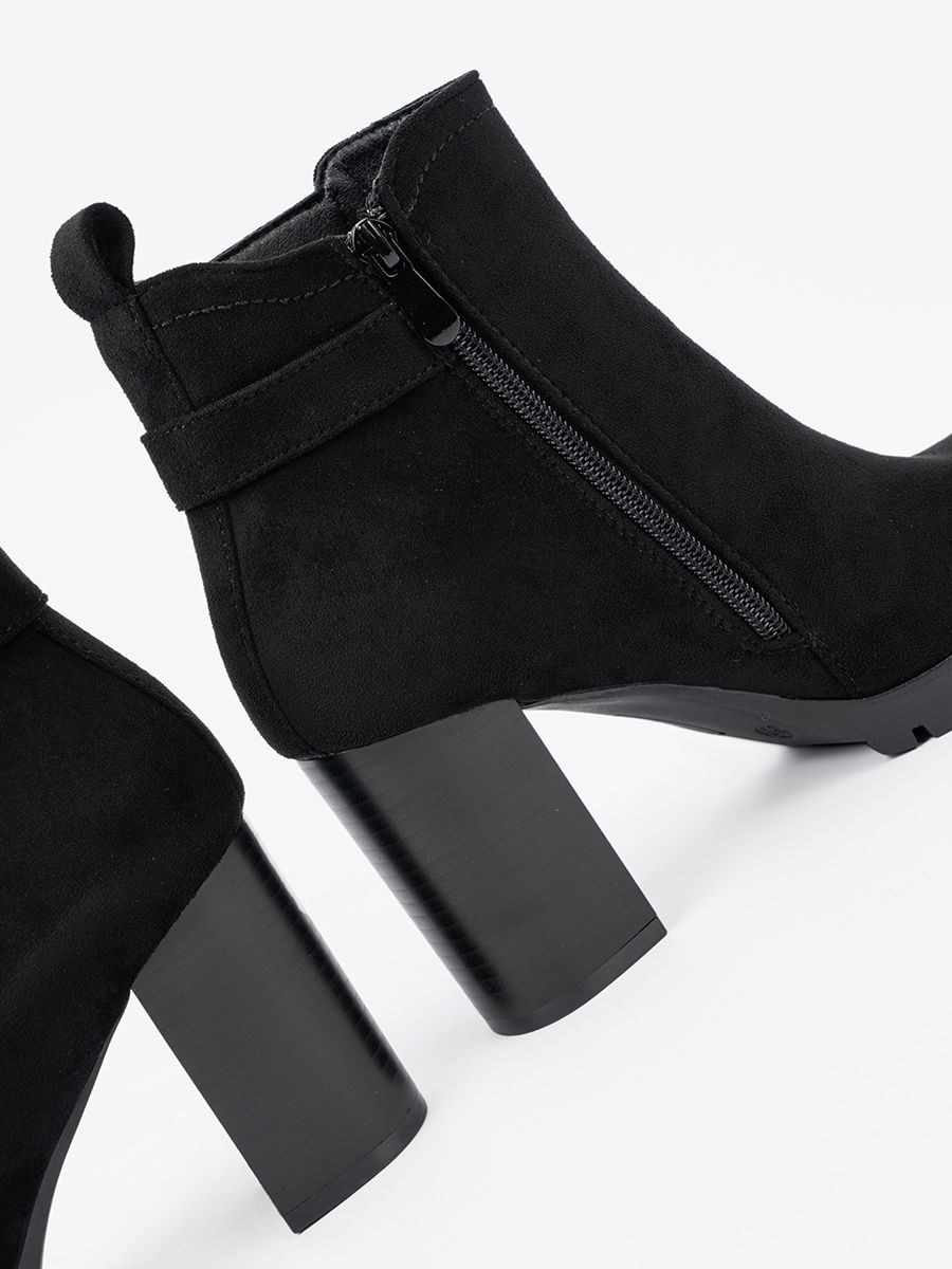 Botine negre cu toc bloc și cataramă decorativă