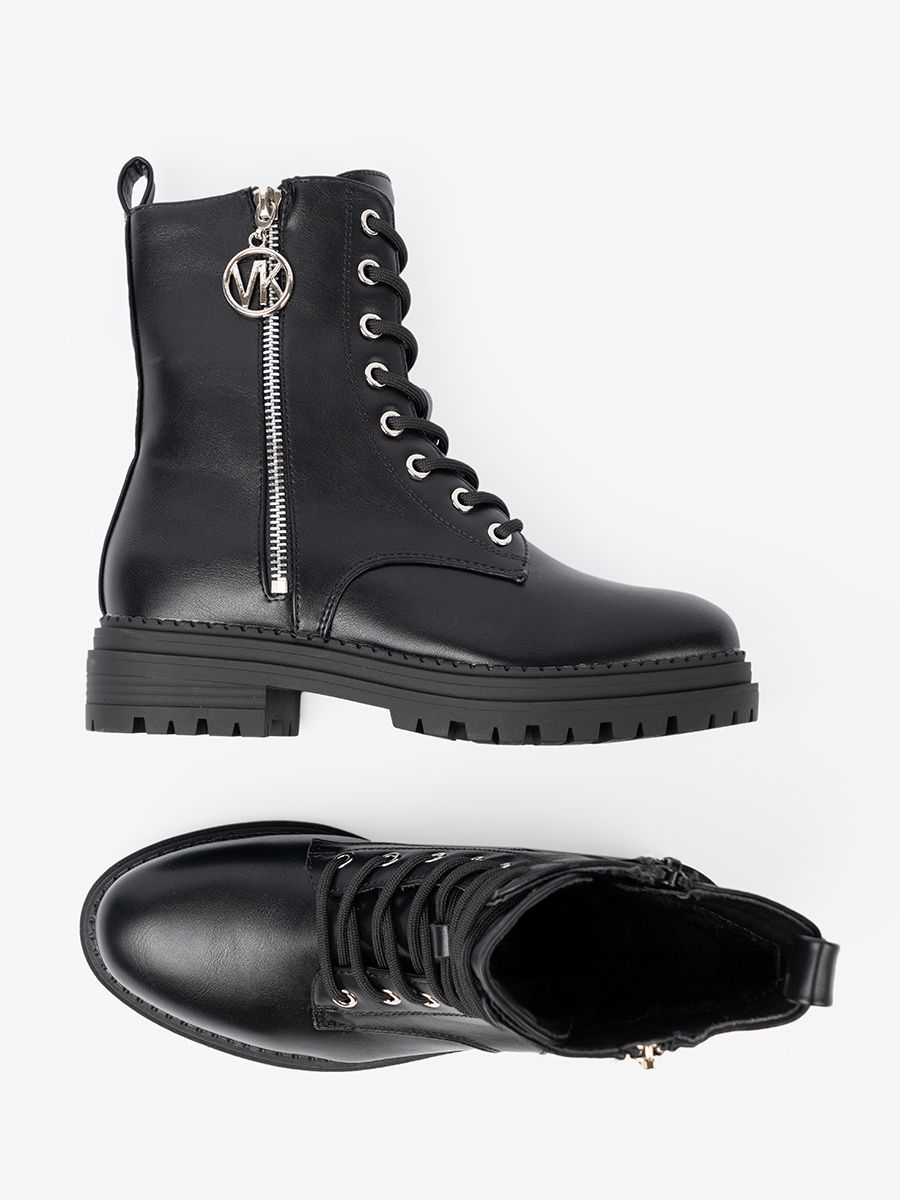 Botine negre stilate cu detalii metalice