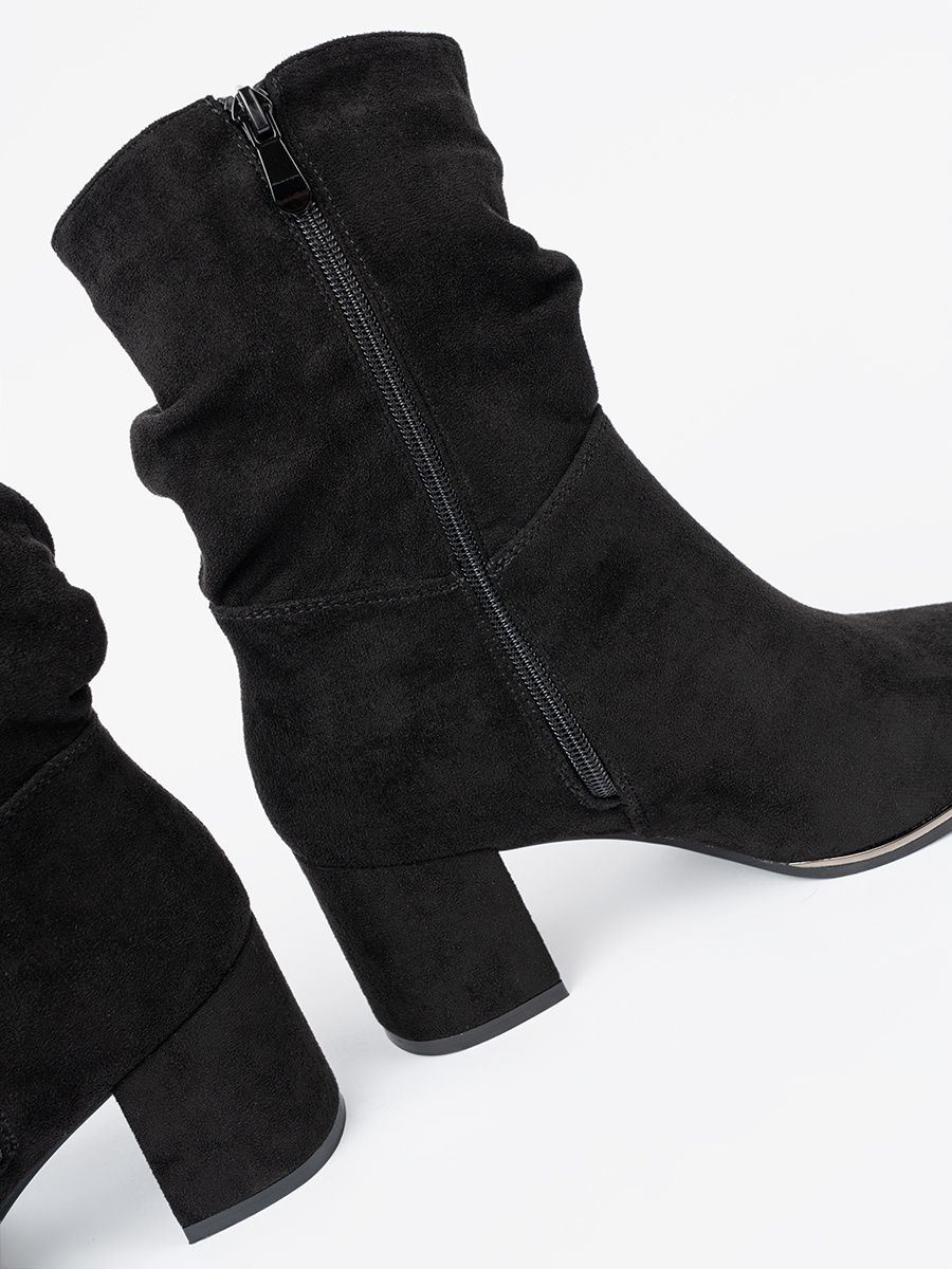 Botine negre din suede cu pliuri elegante