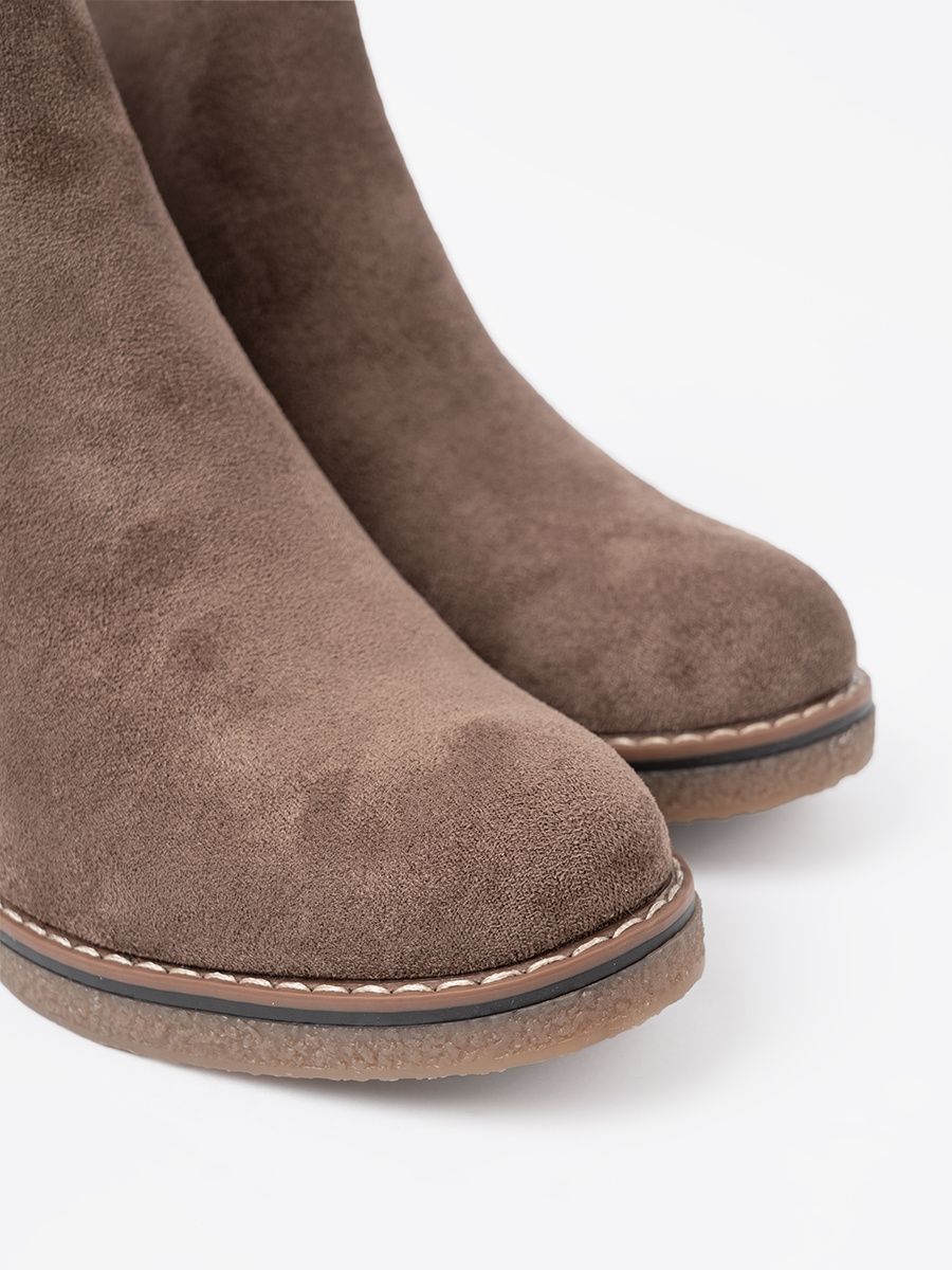 Botine clasice bej închis cu toc stabil