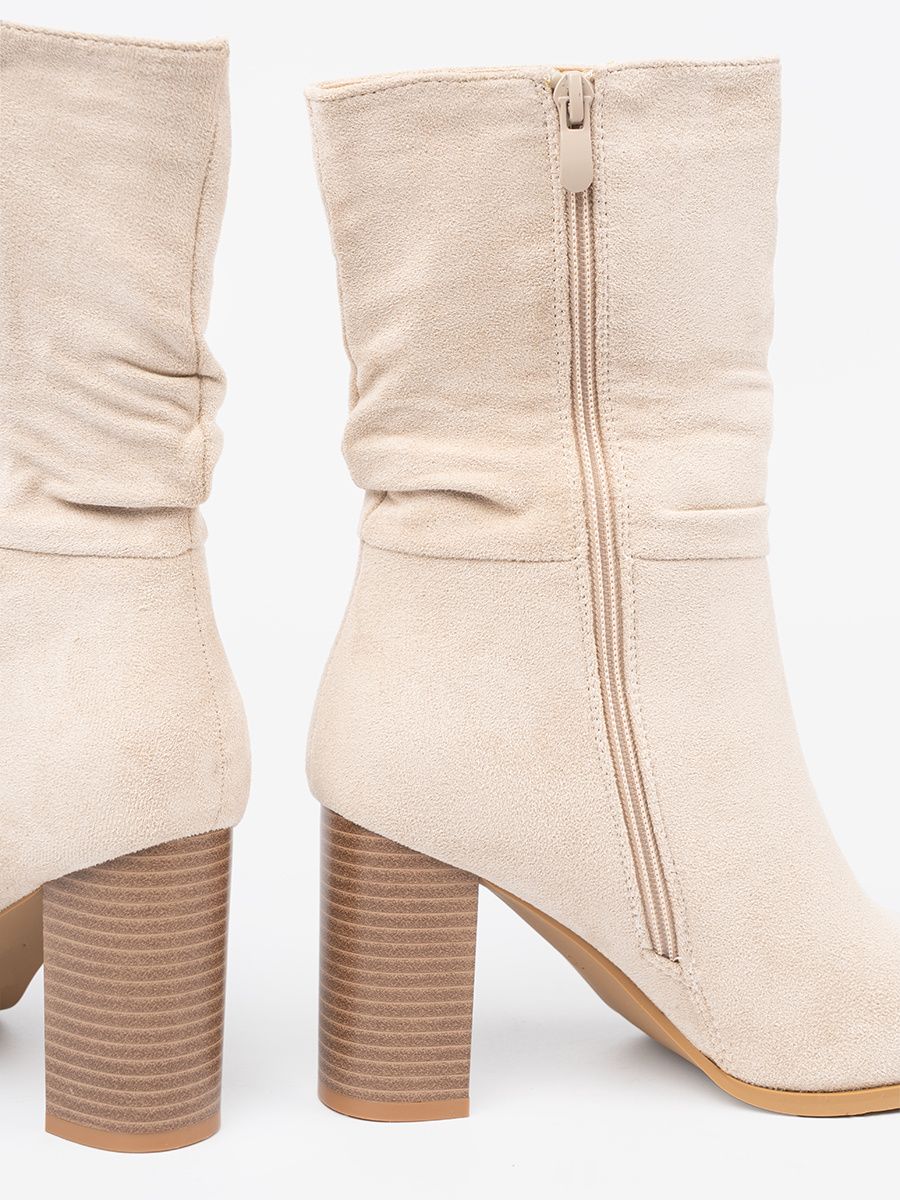 Botine bej deschis cu guler plisat