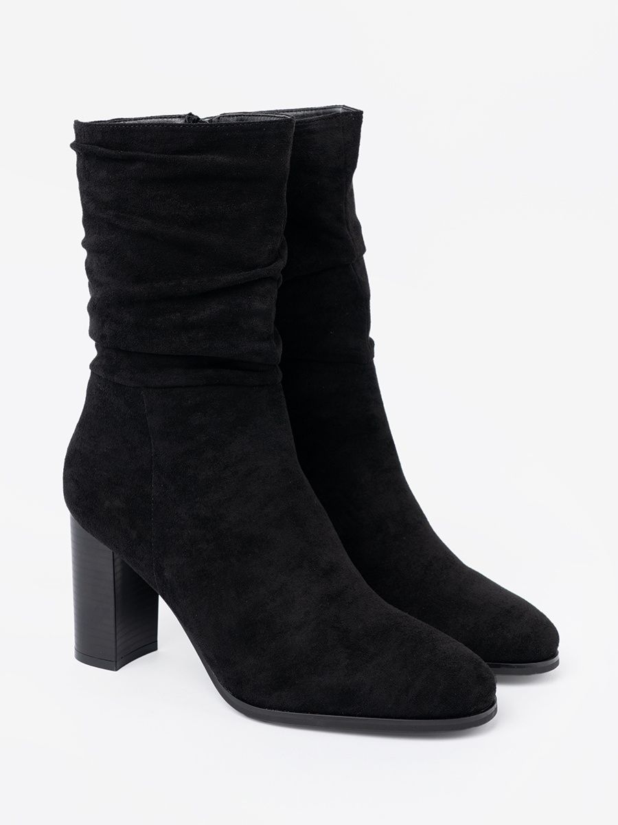 Botine negre cu toc și guler plisat
