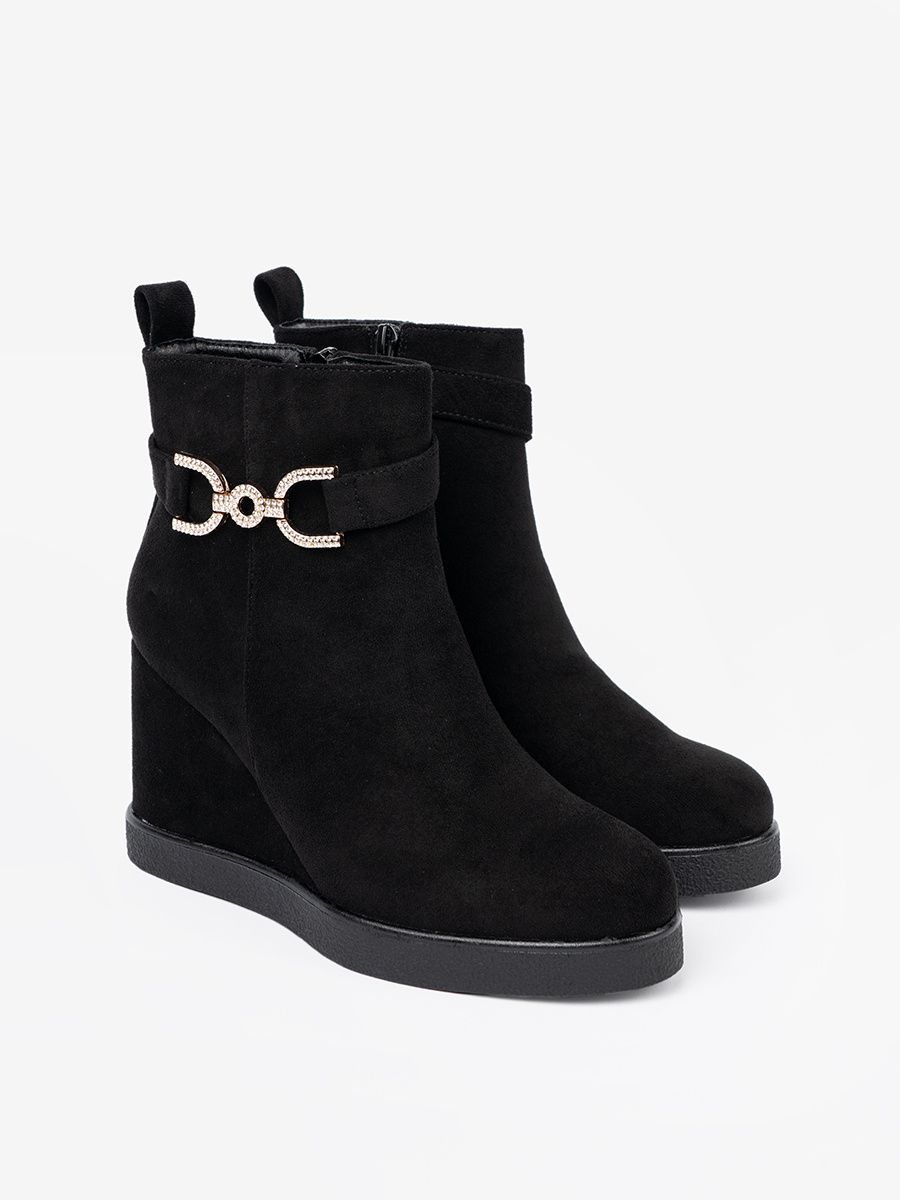 Botine negre din imitație de zăms cu cataramă elegantă