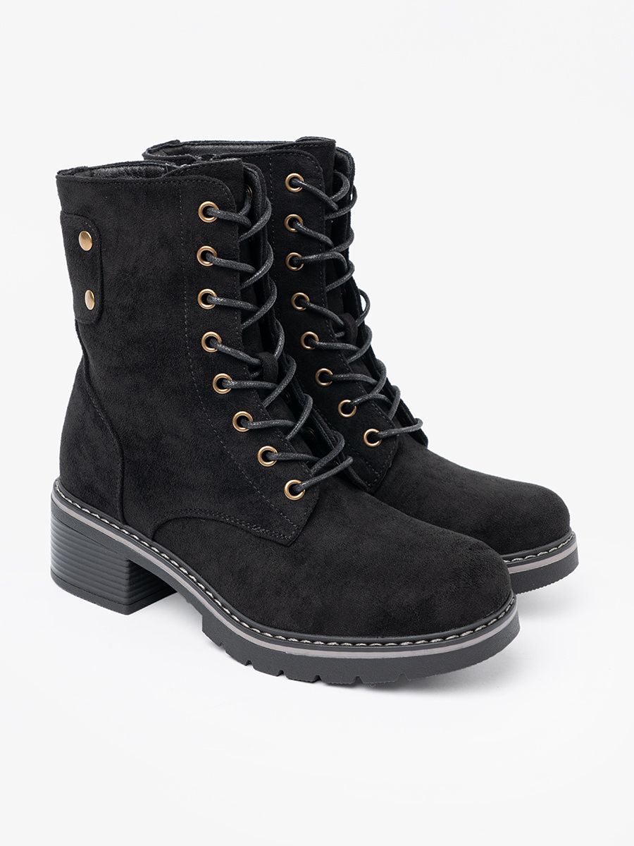 Botine negre cu șireturi și talpă groasă