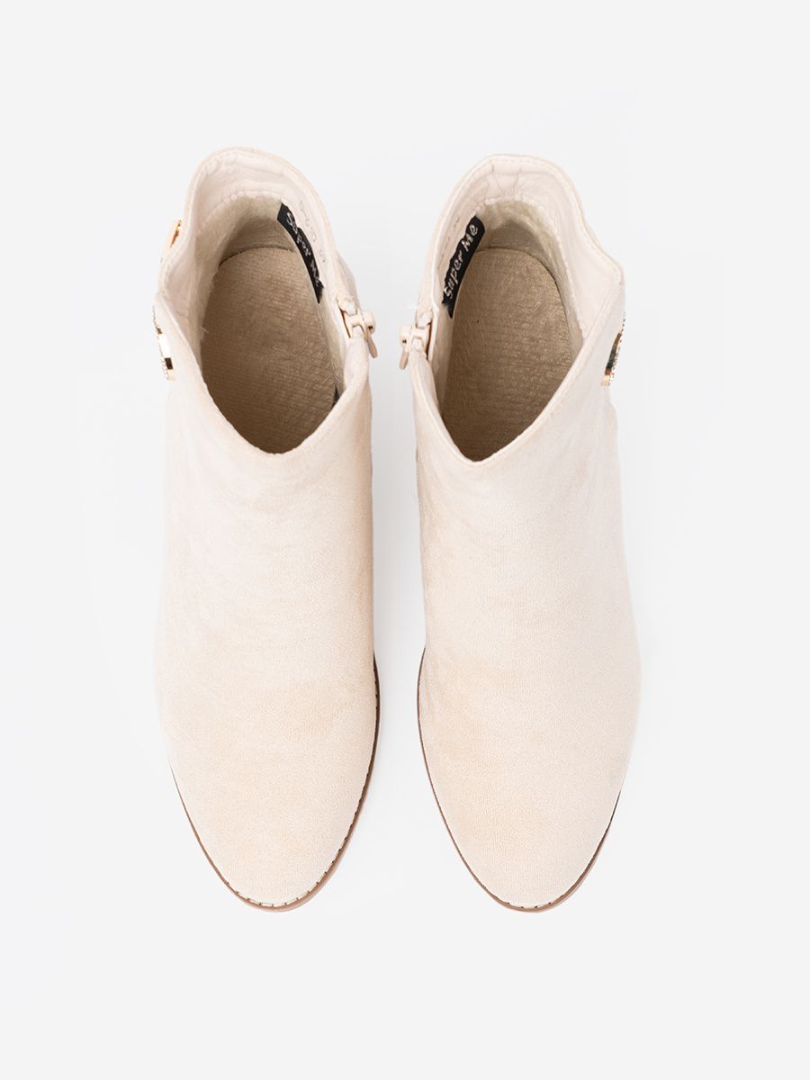 Botine bej deschis cu toc și cataramă decorativă