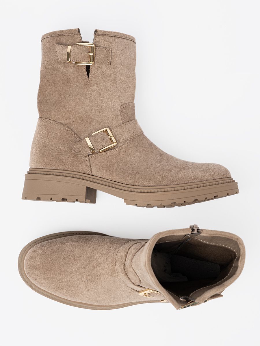 Botine bej din velur cu catarame decorative