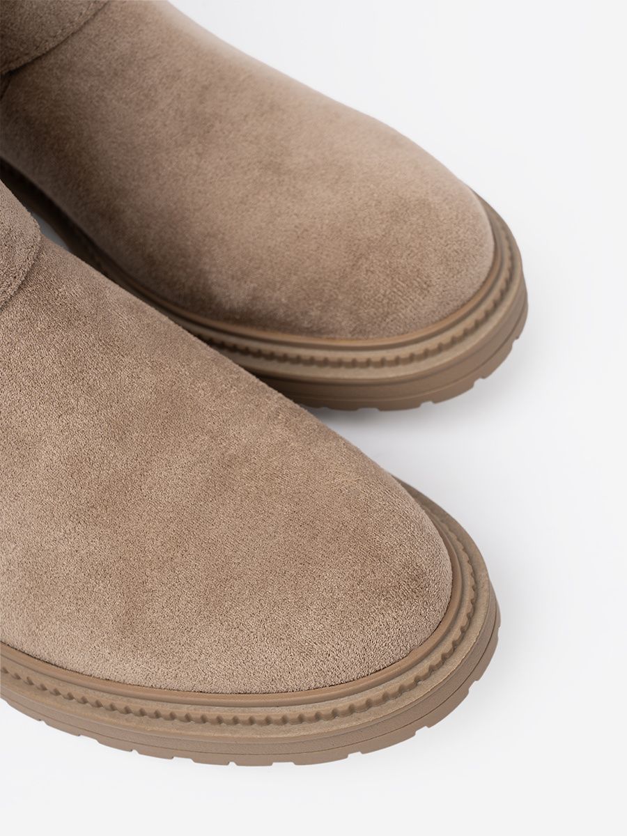 Botine bej din velur cu catarame decorative