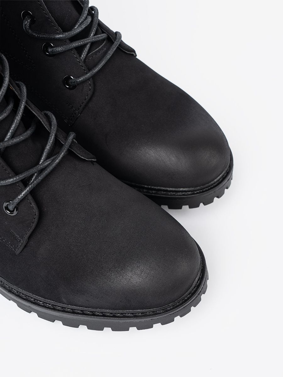 Botine negre la modă cu șnur decorativ