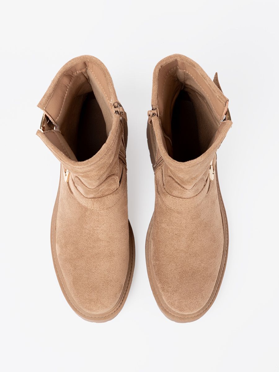Ghete caramel cu catarame decorative aurii
