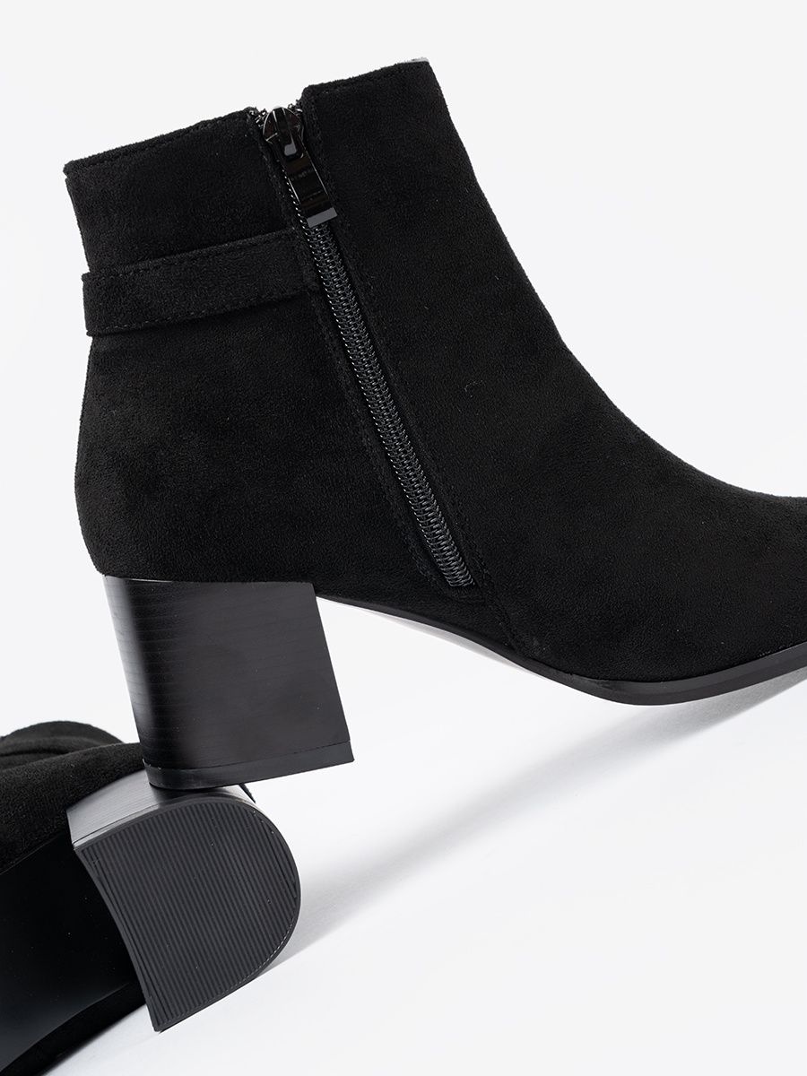 Botine negre elegante cu detalii rafinate