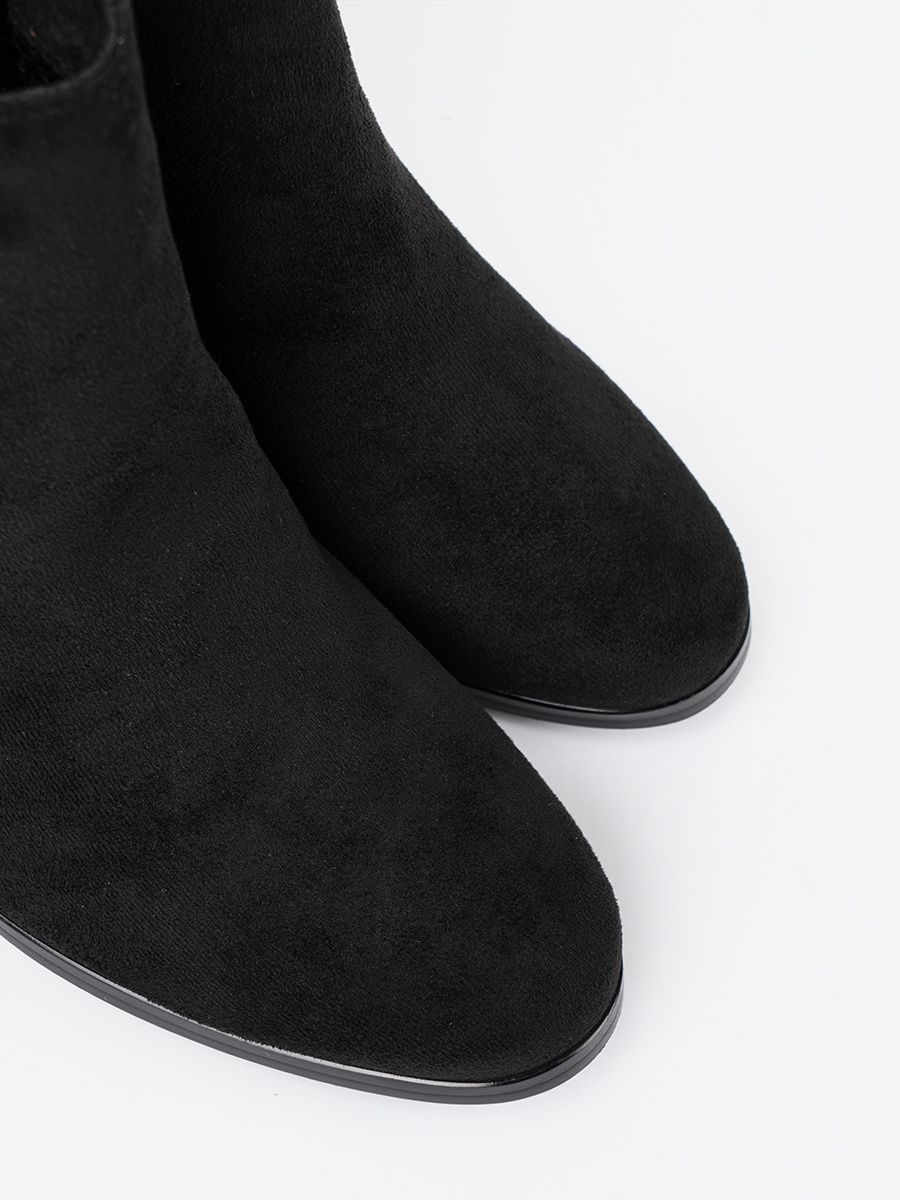 Botine negre elegante cu detalii rafinate