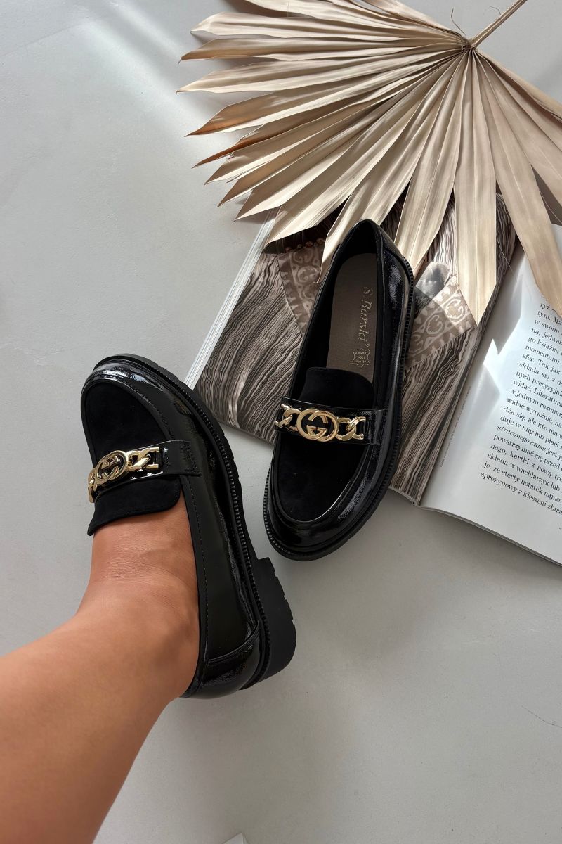 Mocasini lăcuiți cu ornament auriu, negri