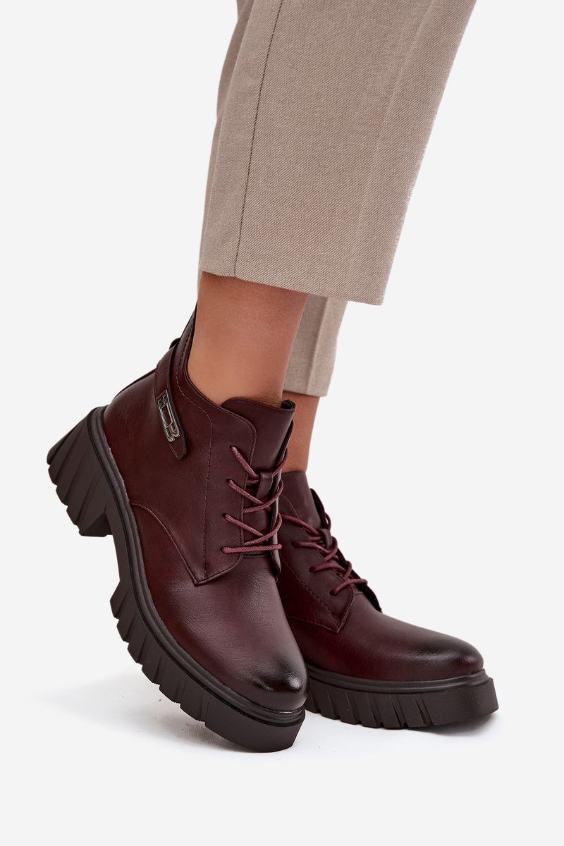 Ghete scurte îmblănite cu toc gros și curea decorativă bordo
