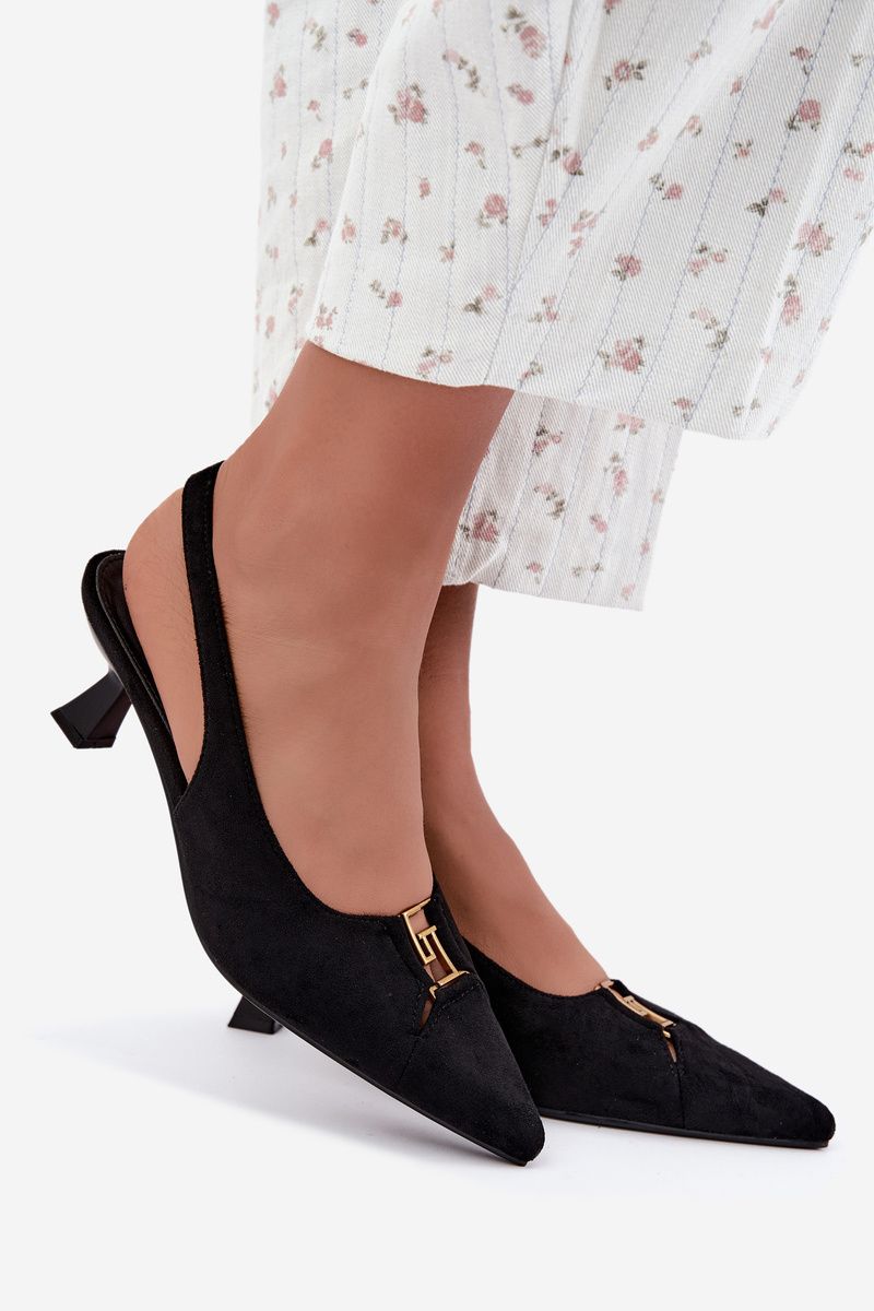 Pantofi eleganți negri cu toc gros, călcâi decupat și detaliu decorativ