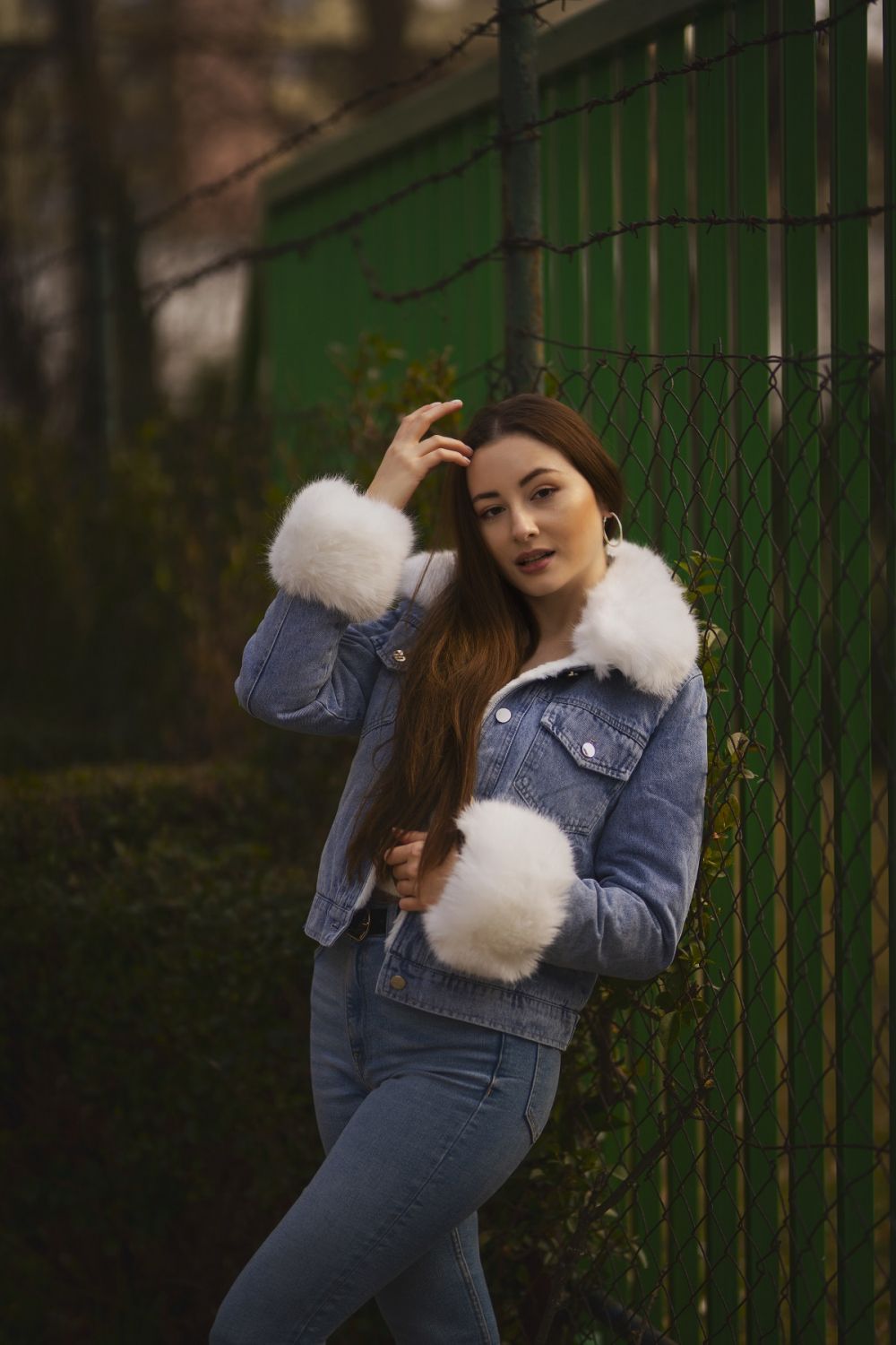 Jachetă gri denim cu blană neagră