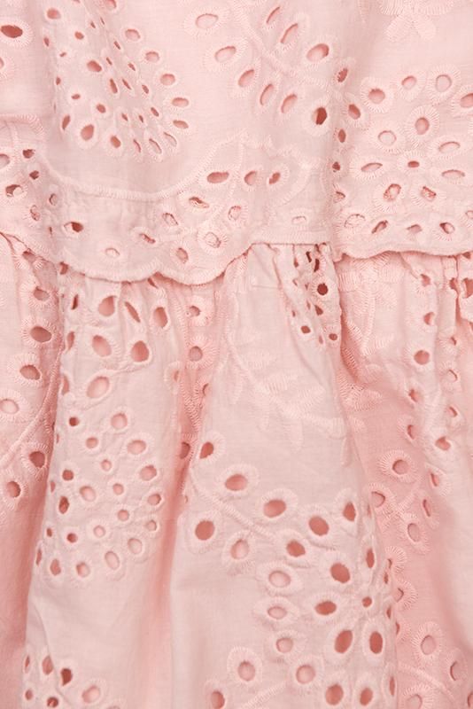 Rochie pudră cu broderie perforată