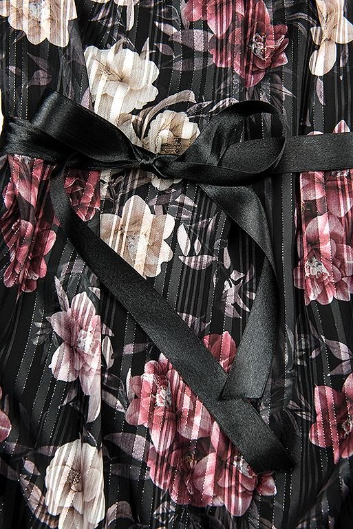 Rochie florală neagră cu panglică în talie