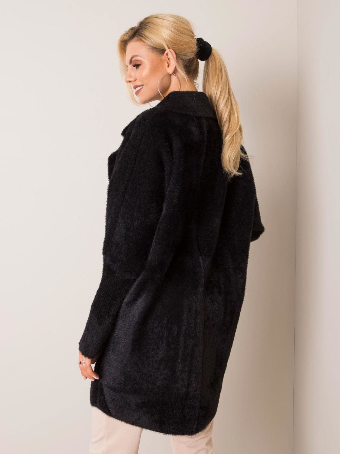 Palton negru din alpaca fluffy