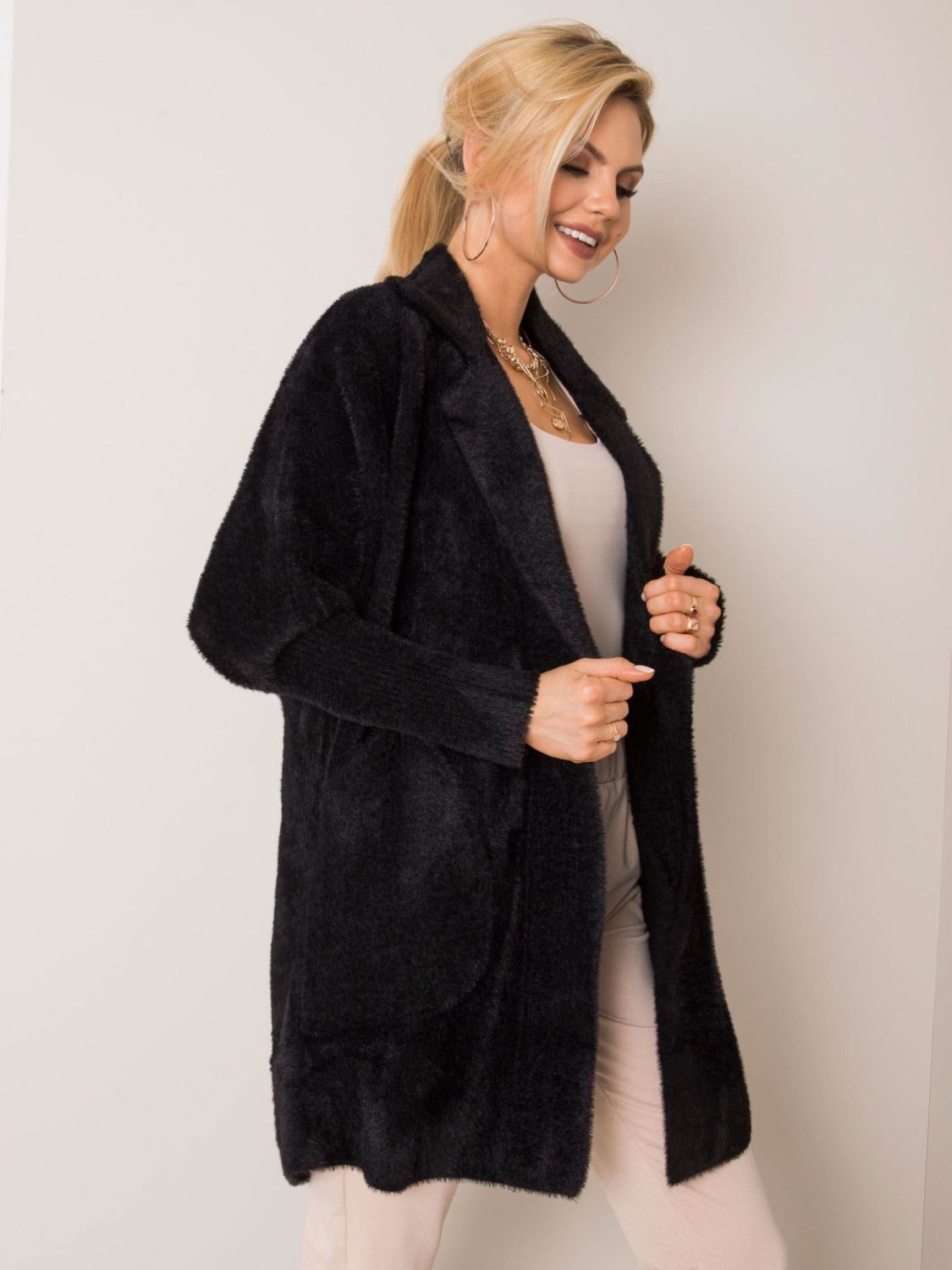 Palton negru din alpaca fluffy