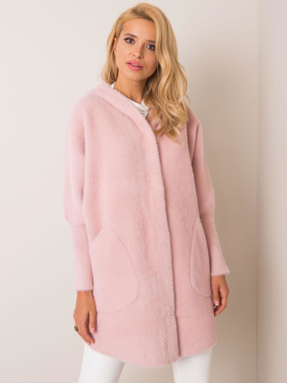 Palton roz deschis din alpaca cu glugă