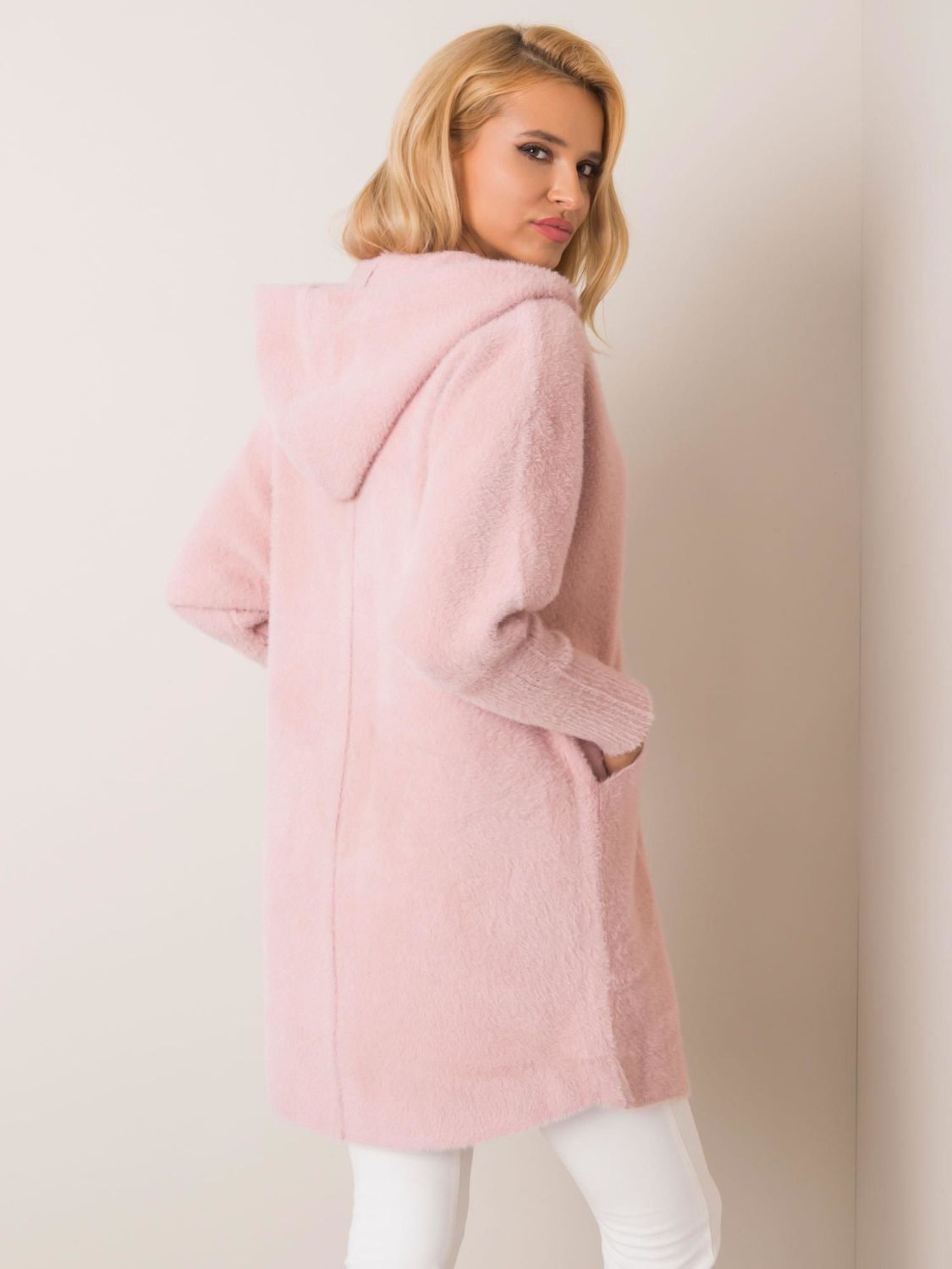 Palton roz deschis din alpaca cu glugă