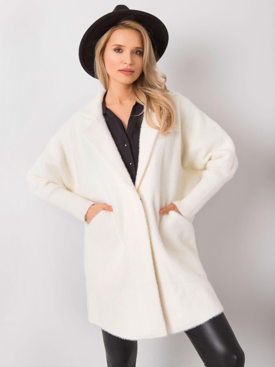 Palton ecru din alpaca fluffy