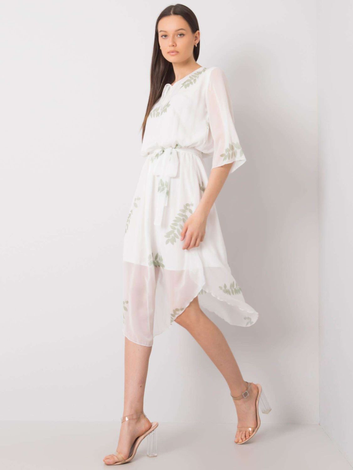 Rochie albă cu motiv floral