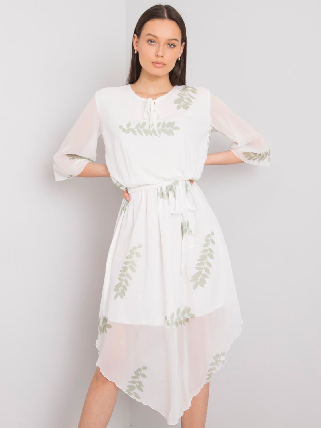 Rochie albă cu motiv floral