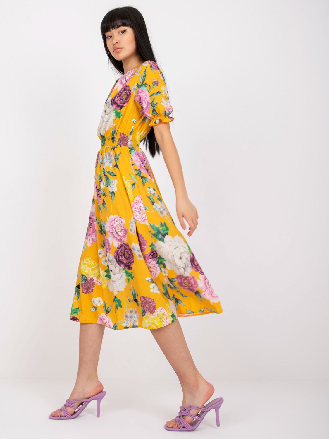 Rochie midi cu flori în galben închis