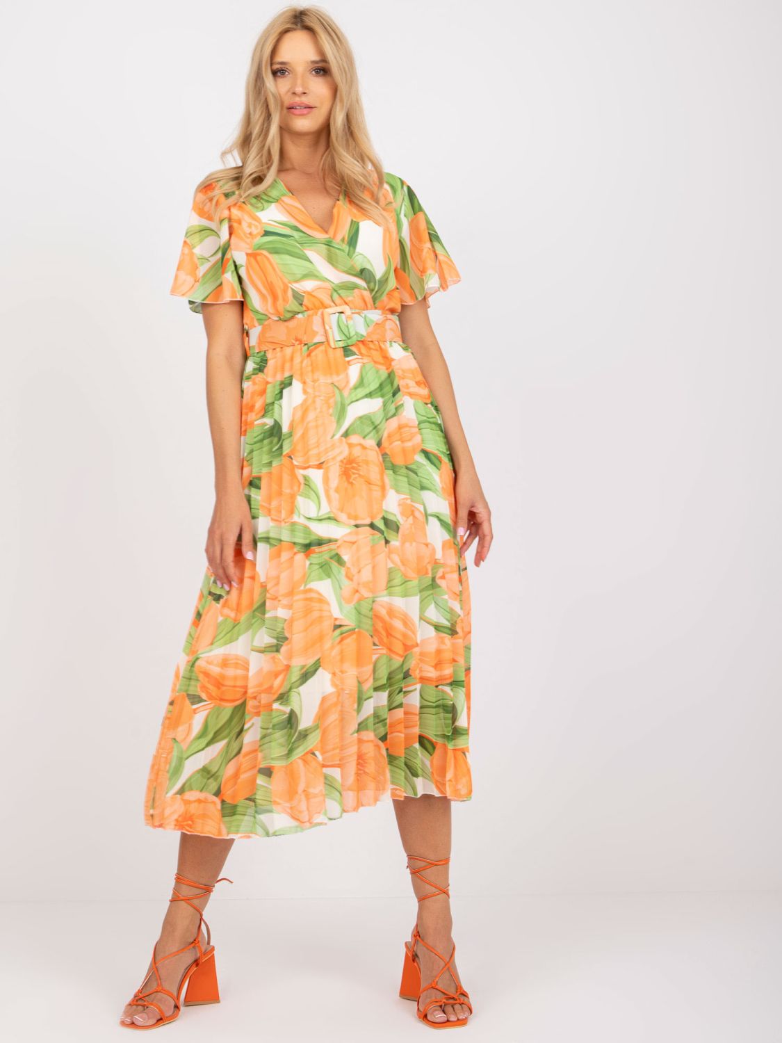 Rochie midi cu flori în portocalie
